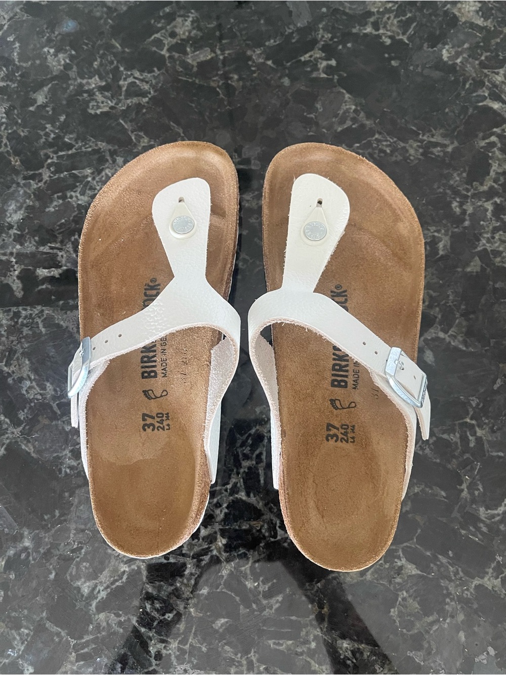 Birkenstock White Gizeh Suede Footbed Thong Sandals - Women